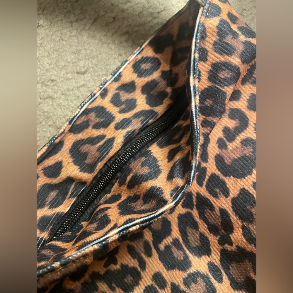 Amazon Leopard Print Tote Bag in Bro - Picture 10 of 13